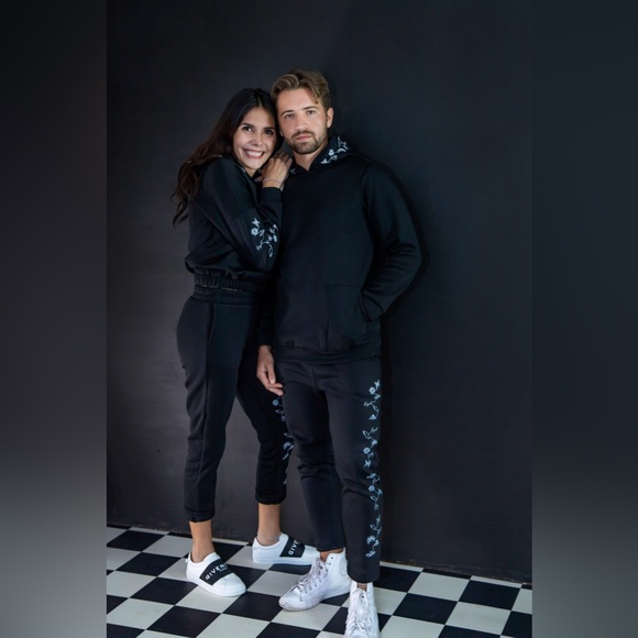 Sweatpants and hoodies with unique Mexican embroidery - Picture 3 of 5